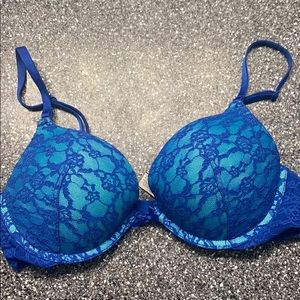 Victoria’s Secret lace bra 36B